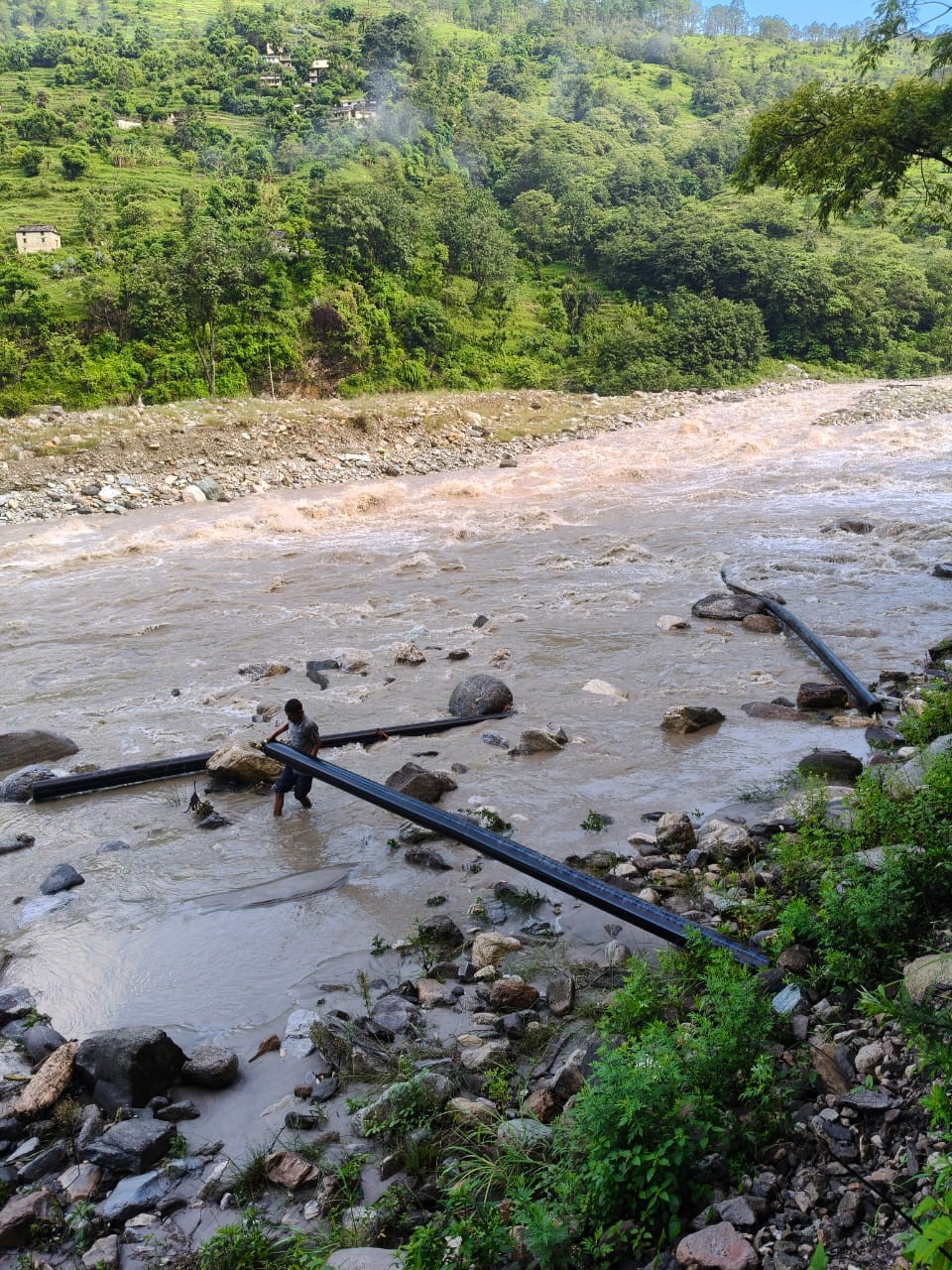 बाजुरामा भारी वर्षापछि बाढी–पहिरोको कहर, १६ घरधुरी प्रभावित, साँफे–मार्तडी राजमार्ग अवरुद्ध